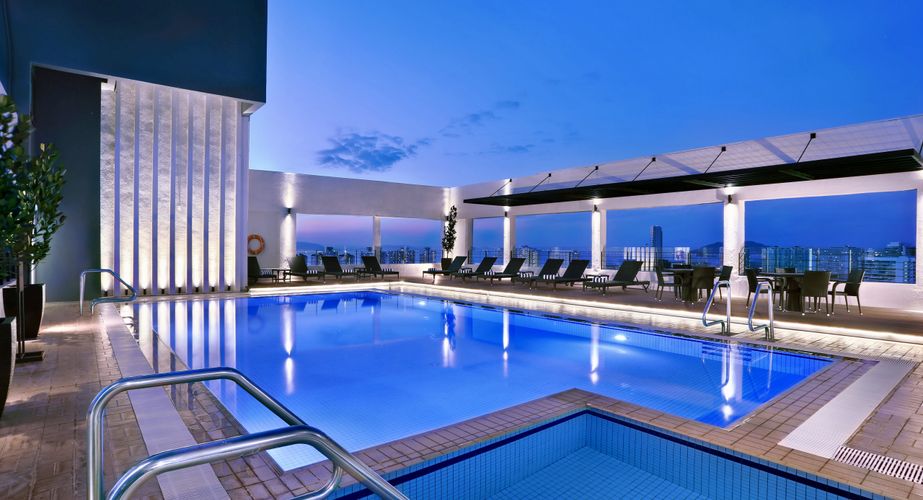 Neo Plus Hotel zwembad(voorbeeldaccommodatie)